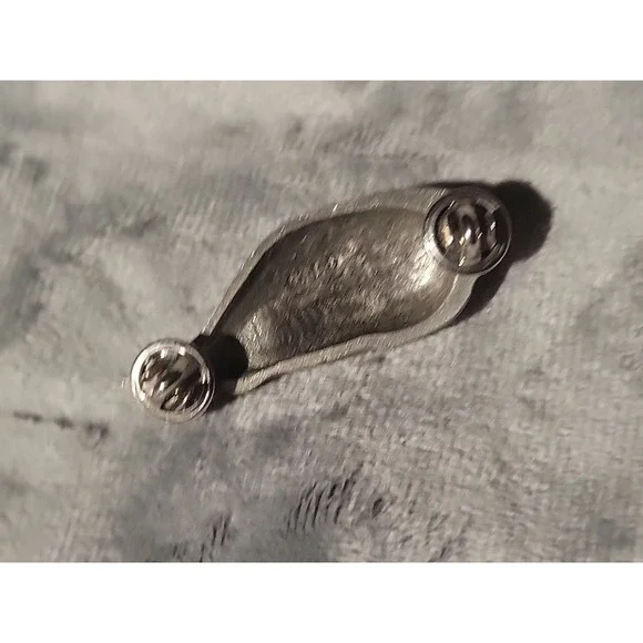 Mother Seal Holding A Baby Seal Signed SLD Silver Tone Pewter? Lapel‎ Pin - Picture 3 of 6
